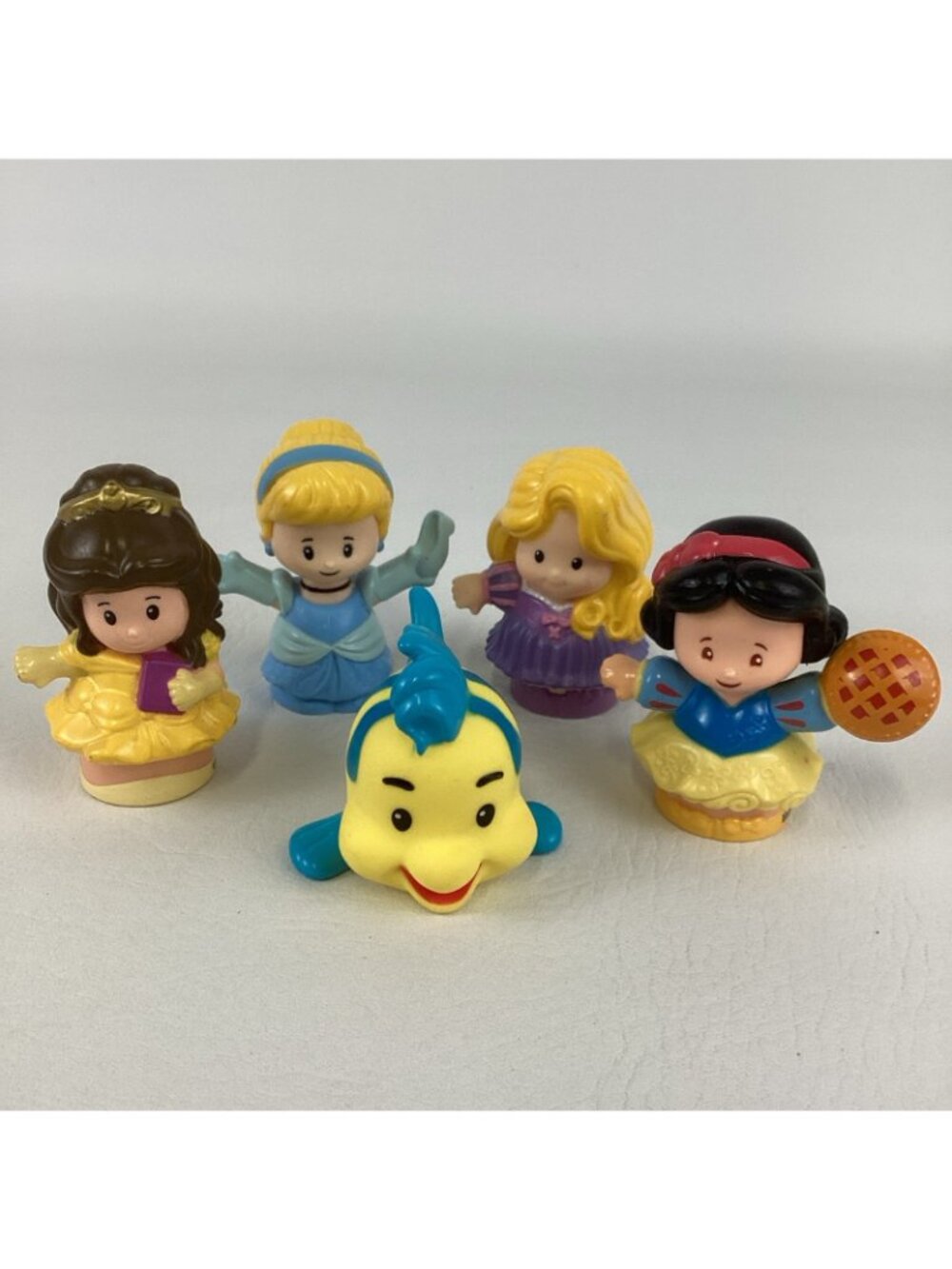Fisher Price Little People Disney Princess Play & Go Castle Playset Figures Toy - Picture 2 of 10